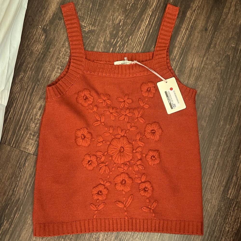 NWT knit sweater top from Boutique; light weight!!! Has floral embroidery. Sz M